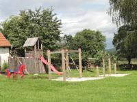 Dětské hřiště ve vesnici - 50m