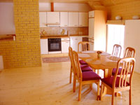 Apartmán Dehtář - kuchyň s obývacím pokojem
