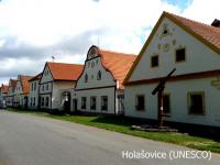 9 km vesnička Holašovice zapsáno v UNESCO